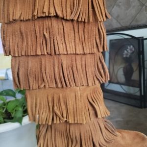 Minnetonka 5 layered fringed moccasins